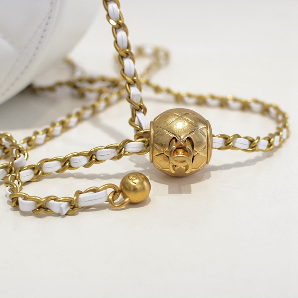 シャネルバッグ着用イメージ